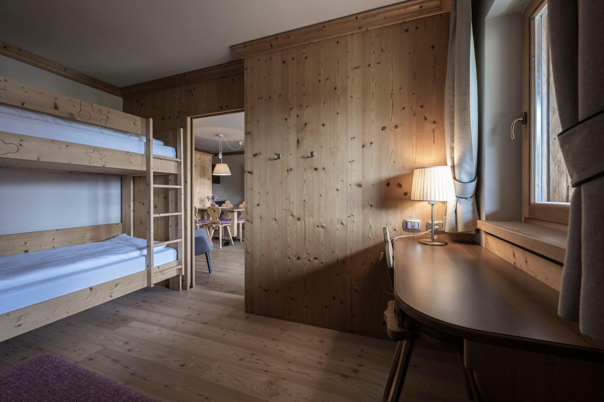 Post Alpina - Family Mountain Chalets San Candido Dış mekan fotoğraf