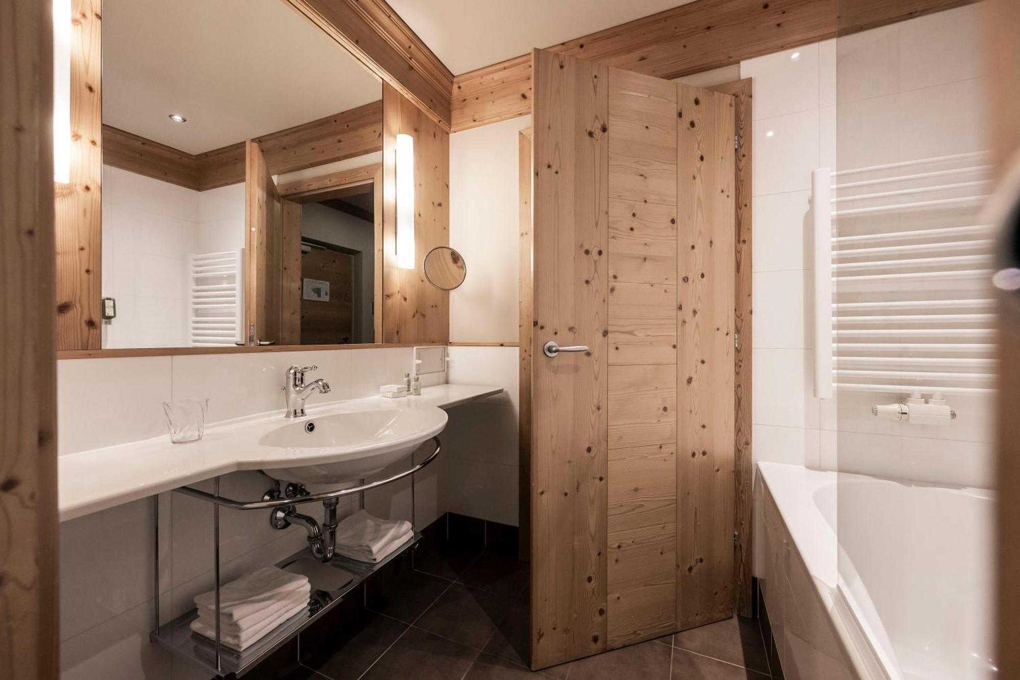 Post Alpina - Family Mountain Chalets San Candido Dış mekan fotoğraf